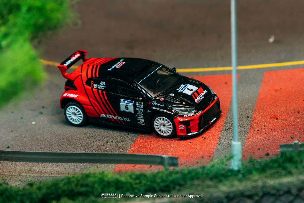 | Tarmac Works 1:64 Toyota GR Yaris Rally2 Japanese Rally Championship 2024 Fumio Nutahara / Shungo Azuma – Hobby64